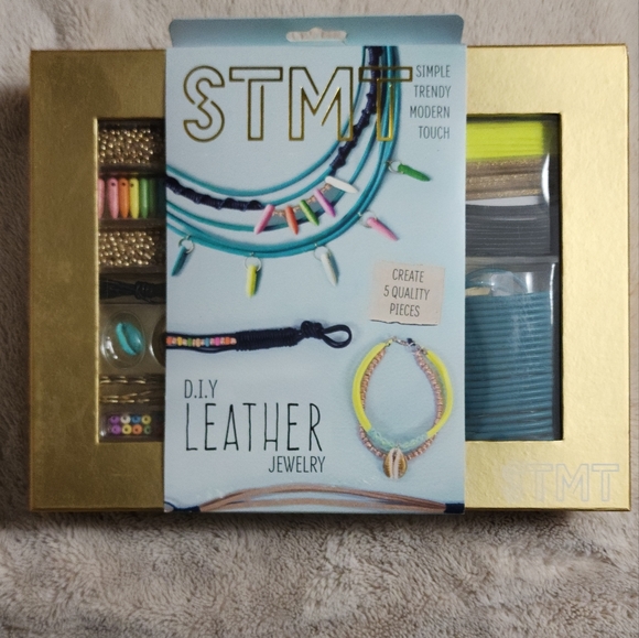 New - Leather Jewelry Kit - Picture 1 of 2